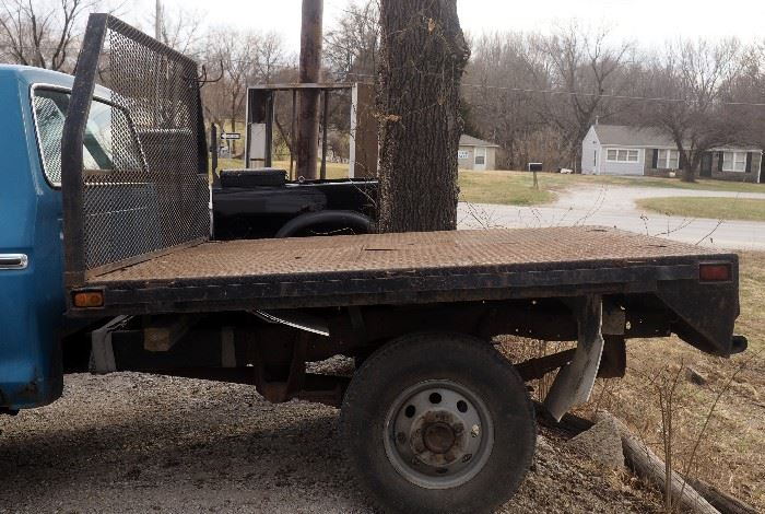 Diamond Plate Flat Bed for Pick Up, Can Be Modified for Use with Any Truck, with Tie Down Rings and Hatch for Gooseneck Hitch