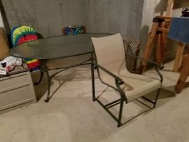 Brown and Jordan 6 chairs table umbrella