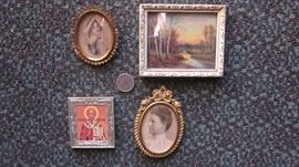 MINIATURE FRAMES