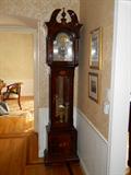 GRANDFATHER CLOCK
HOWARD MILLER PRESIDENTIAL CLOCK..EXCELLENT CONDITION