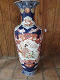 5FT IMARI VASE 1 OF 2