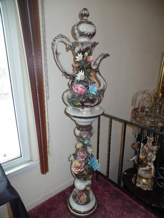 Capodimonte Large pitcher and pedestal