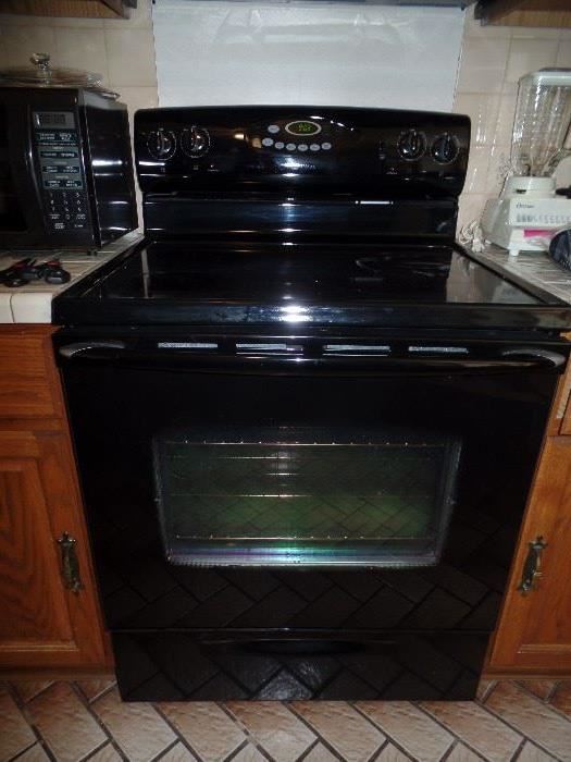 Maytag stove/oven (like new)