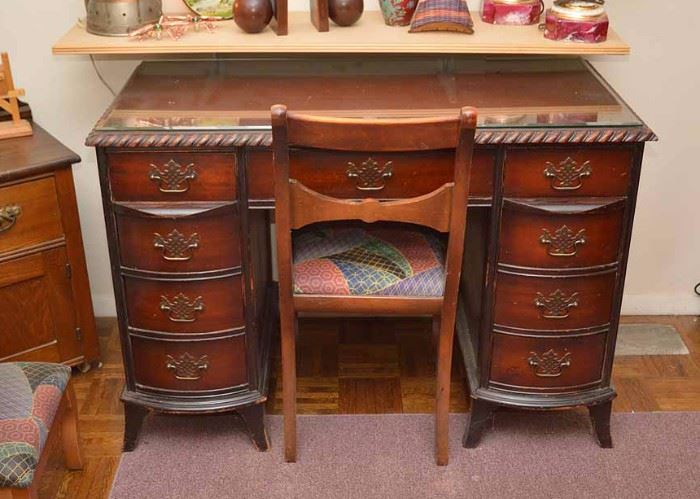 BUY IT NOW!  LOT #220, Antique / Vintage Mahogany Keyhole Desk, $150