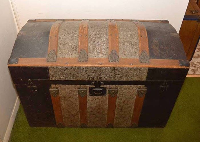 BUY IT NOW!  LOT #233, Dome Top Steamer Trunk, $75