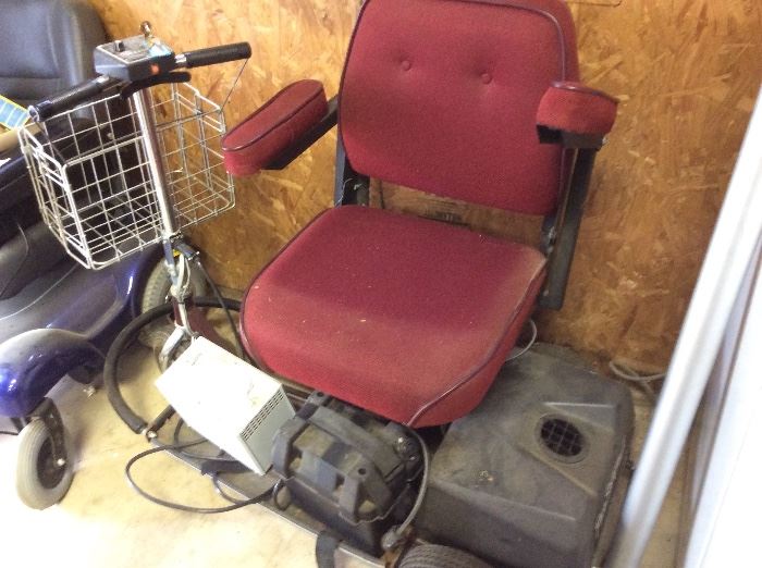 Bariatric motorized chair