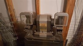 Bench Grinder w Stand