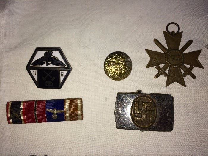 Nazi belt buckle & pins