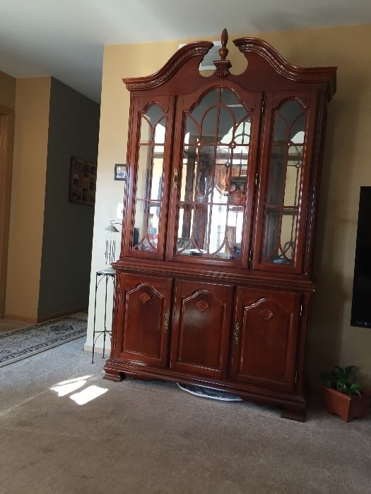 Cherry wood dining room set
Table with six chairs and China cabinet very good condition $700 for the set *BUY IT NOW PAYPALL* 