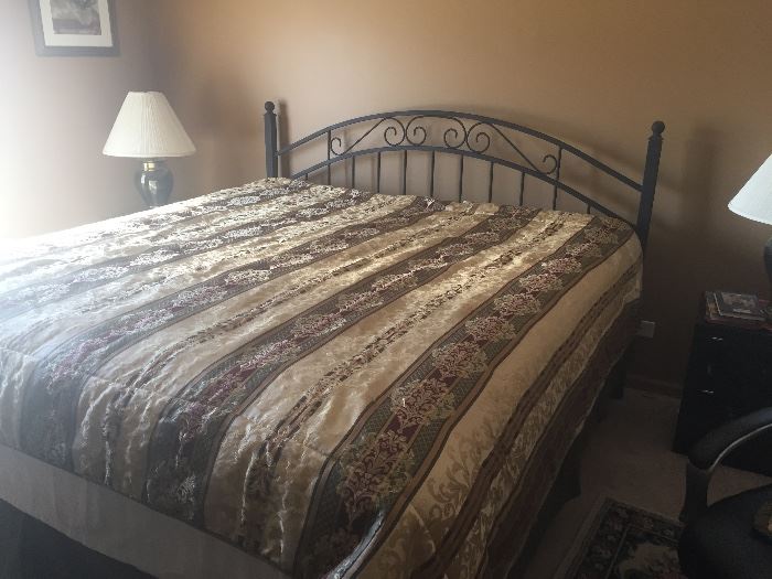 King-size bed right iron frame $300 *BUY IT NOW PAYPALL* 