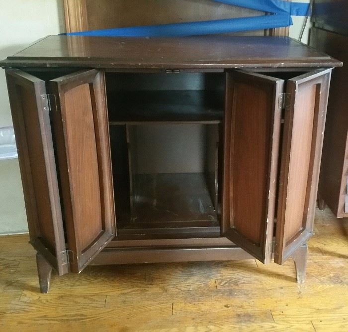 MCM Stereo cabinet