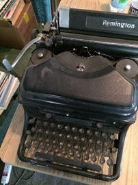 Vintage Remington "Noiseless" typewriter 
