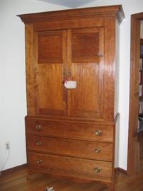 1790-1810 Heppelwhite Linen Press, Cherry