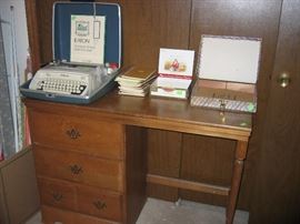 Royal Safari portable typewriter and small desk