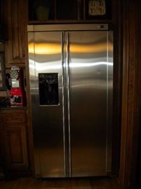 GE Monogram Stainless steel side by side professional grade refrigerator. Lustrous, premium-grade stainless steel hand-finished edges translate boldly and beautifully to any décor. Craftsmanship is a hallmark of the Monogram brand, and this is perfectly evidenced in the quality of Monogram refrigerators. Every design, every detail has been carefully considered to make a beautiful statement and make life easier.