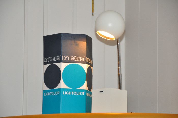 Mid Century Modern new in box Lightolier Lytegem white desk lamp 