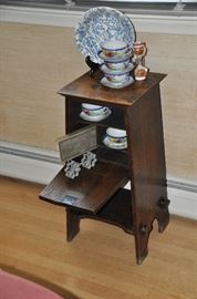 Petite antique early American drop down side table 