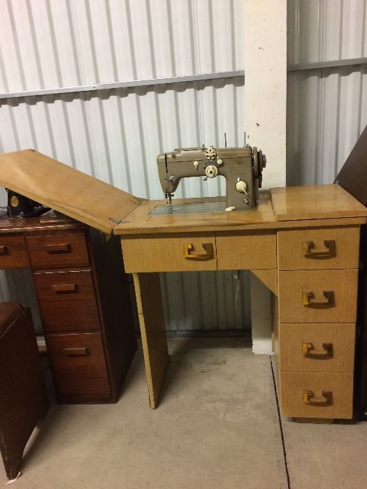 1956 Pfaff sewing machine in original Mid-Century cabinet