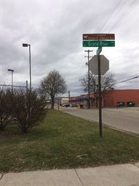 This is the entrance you are looking for - the CASE Street entrance to Devon Storage.