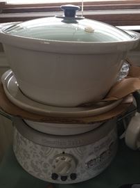 Crock pot with various sized inserts!