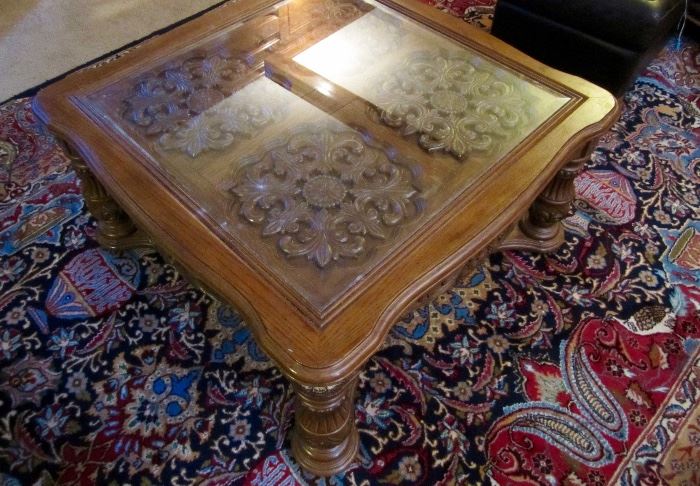 Coffee table - matches the 2 side tables 