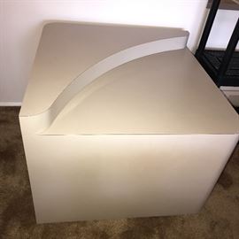 FORMICA MODERNIST  RAISED SIDE SQUARE TABLE