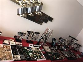 LOTS OF COSTUME JEWELRY, VINTAGE RHINESTONE JEWELRY