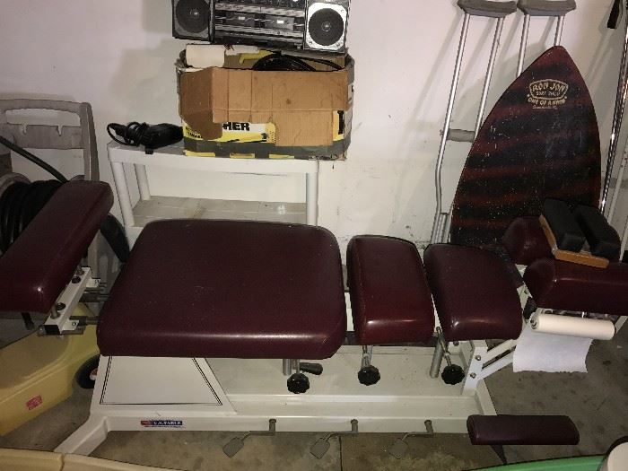 DOCTOR'S / PHYSICIAN'S OFFICE -CHIROPRACTIC EXAM TABLE