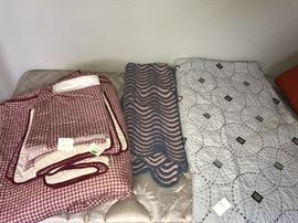 BLANKETS AND QUILTS