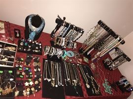 LOTS OF COSTUME JEWELRY, VINTAGE RHINESTONE JEWELRY