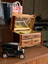 JEWELRY BOX AND MODEL CAR