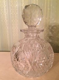 Round cut crystal decanter