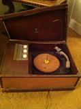 Emerson Phonoradio record turntable
needs restoration