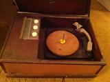 Emerson Phonoradio record turntable
needs restoration