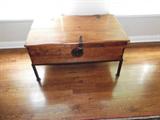 Chest coffee table