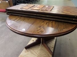 OAK TABLE, 3 LEAVES