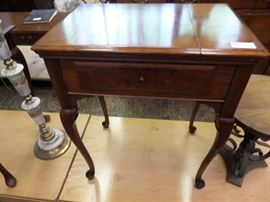 SEWING MACHINE, SINGER