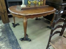 FRENCH PROV DINNING TABLE