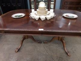 QUALITY DINNING TABLE