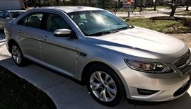 Gorgeous Ford Taurus in Silver Metallic. This is an awesome automobile