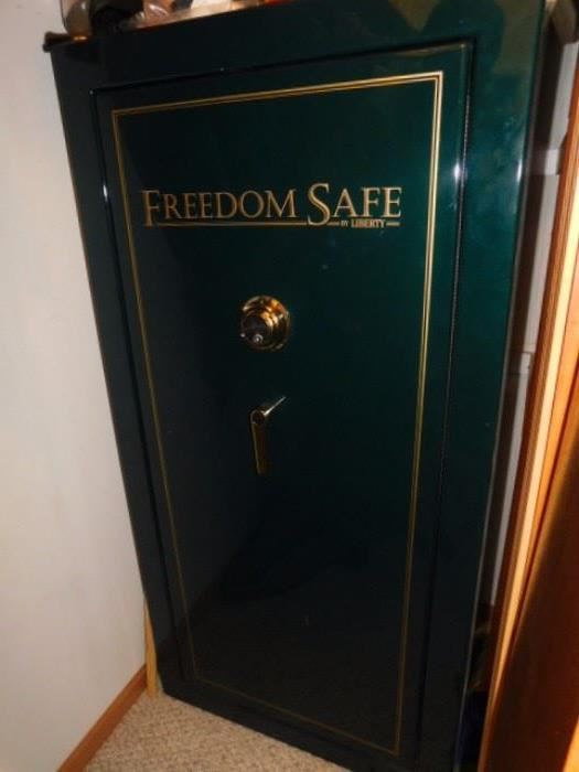 Liberty Freedom safe,Hunter green model FX-23