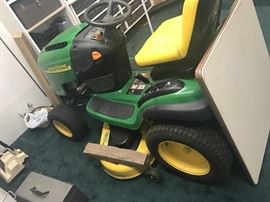 John Deere Riding Lawnmower