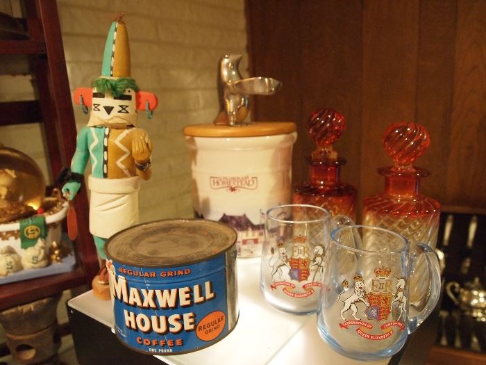 Unopened maxwell house can with Key! Longaberger canister w/ lid, Queen E cups