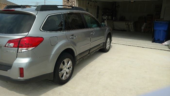 2011 Subaru Outback with 28,945 miles!  $16,500 OBO 2.5I limited 