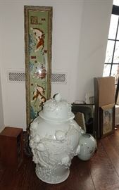 EARLY 20C CHINESE BLANC DE CHINE FLOOR JAR