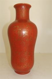 ANTIQUE CHINESE QING DYNASTY IRON RED GOURD JAR WITH GILT HIGHLIGHTS