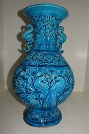 EARLY QING DYNASTY CHINESE TURQUOISE VASE
