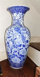 19C BLUE WHITE ASIAN PALACE VASE