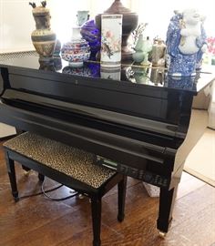 BEAUTIFUL BLACK LACQUER YAMAHA BABY GRAND PLAYER PIANO