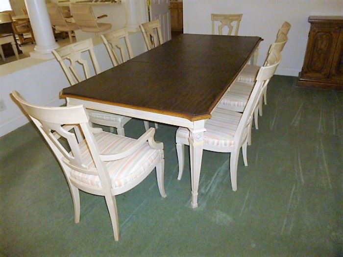 Bretano Heritage Dining Set w/ Leaves & Pads - VERY CLEAN CONDITION. Measures approx. 43" wide, 29" high, and 91" in length + a 23" leaf when needed. 